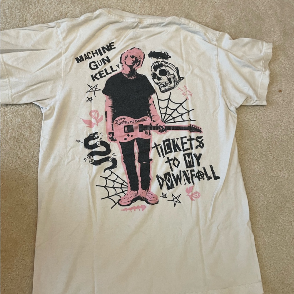 MGK tickets to my downfall t shirt size small